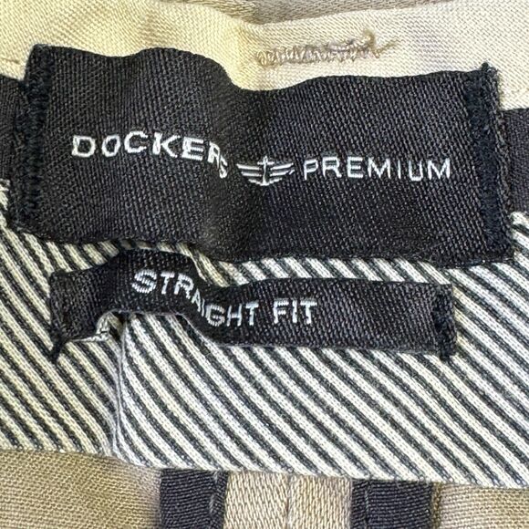 Docker's Premium Straight Fit Men's Khaki Casual Tan Pants Size 38 x 32 NEW - Picture 3 of 12